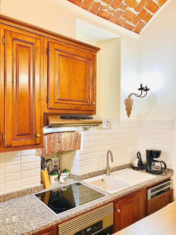 Exquisitely Renovated And Centrally Located Apartment With Free Parking Turin Ngoại thất bức ảnh