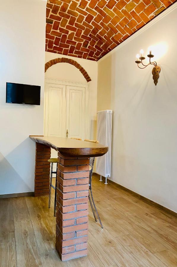 Exquisitely Renovated And Centrally Located Apartment With Free Parking Turin Ngoại thất bức ảnh