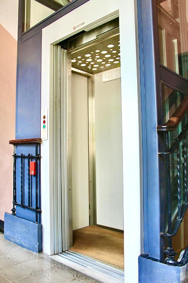 Exquisitely Renovated And Centrally Located Apartment With Free Parking Turin Ngoại thất bức ảnh